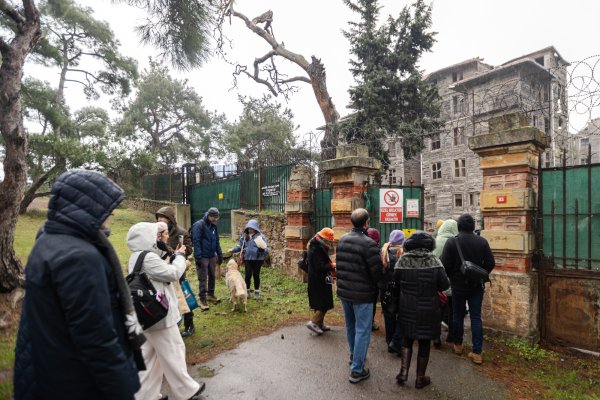 Büyükada Rum Yetimhanesi Girişi